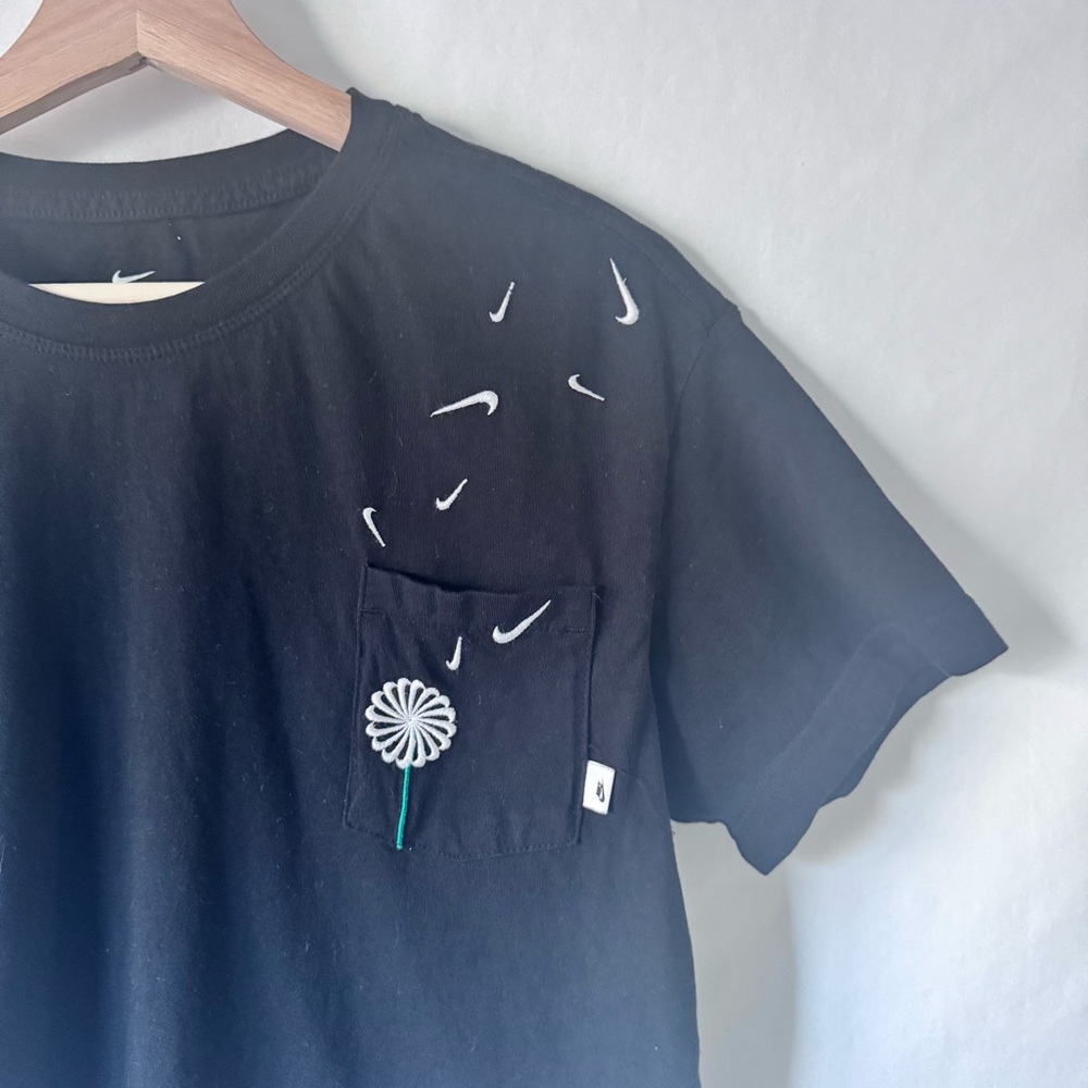 2/$20 Nike Dandelion Swoosh Graphic Pocket Tee – Black – Size S - Picture 3 of 9